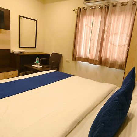Hotel Rajputana Palace Удайпур Екстериор снимка
