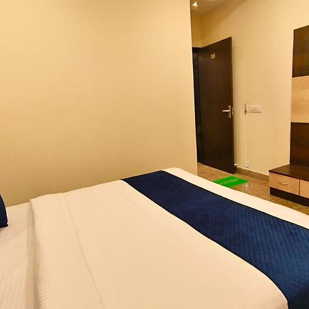Hotel Rajputana Palace Удайпур Екстериор снимка