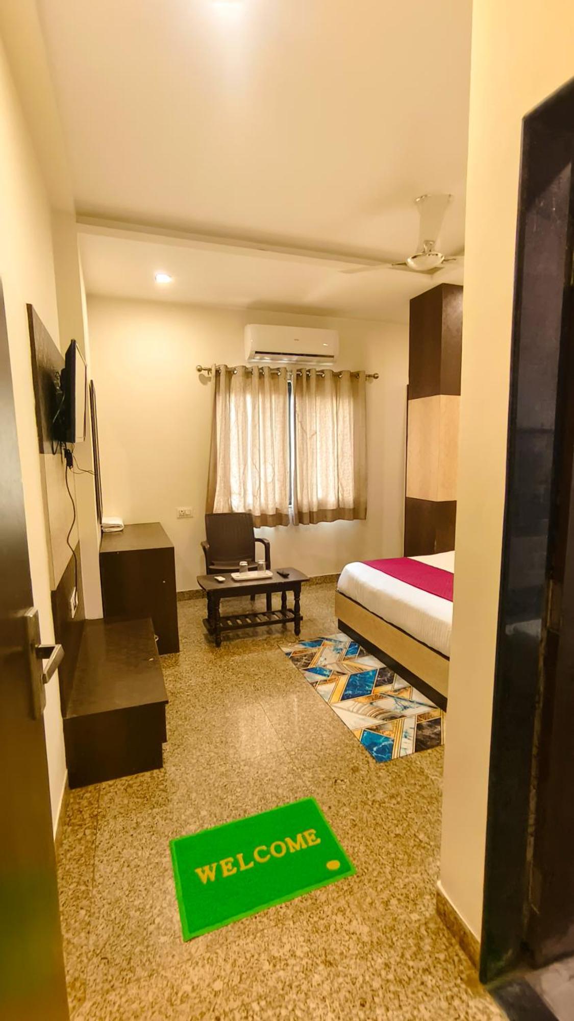 Hotel Rajputana Palace Удайпур Екстериор снимка