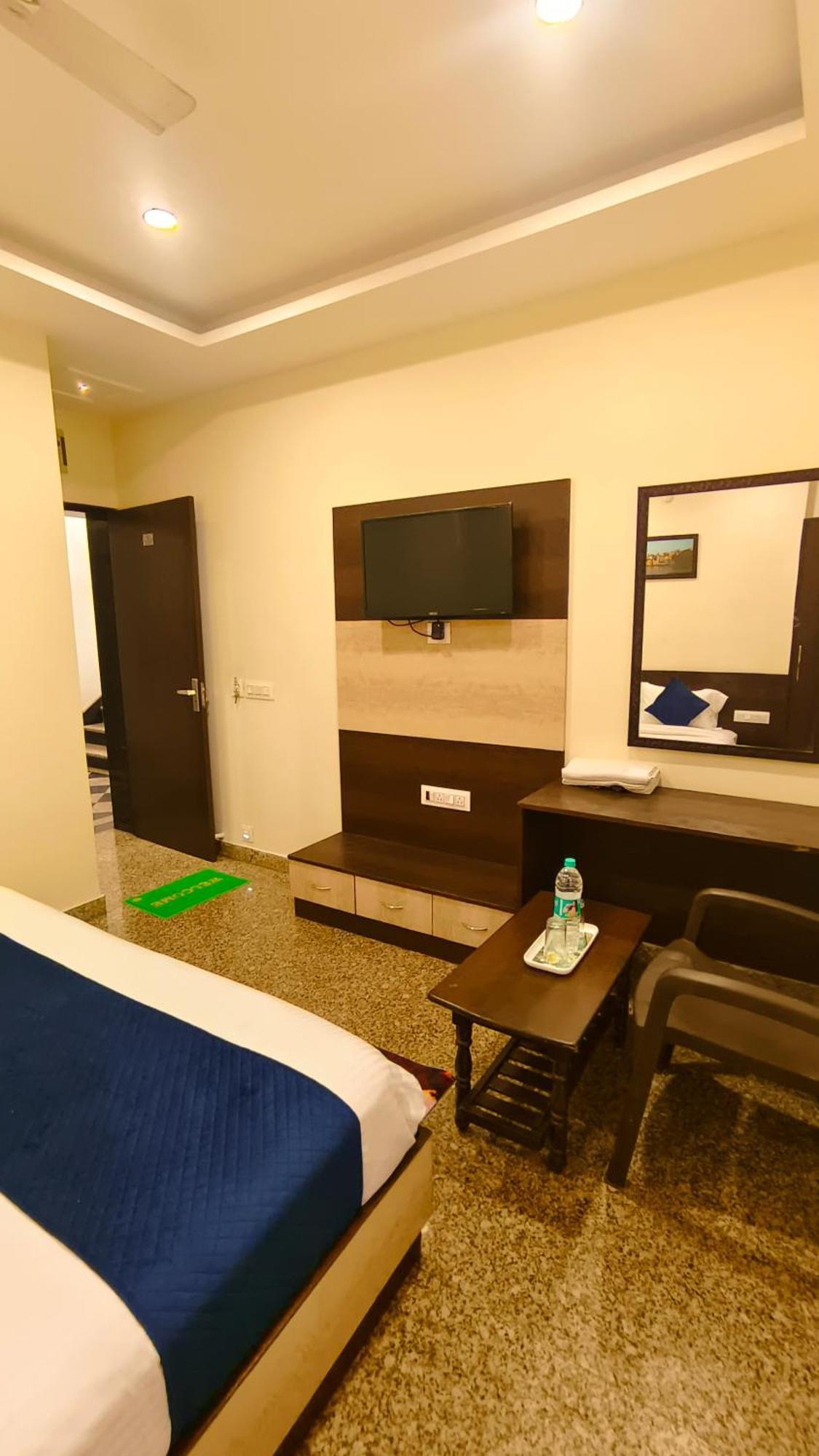 Hotel Rajputana Palace Удайпур Екстериор снимка