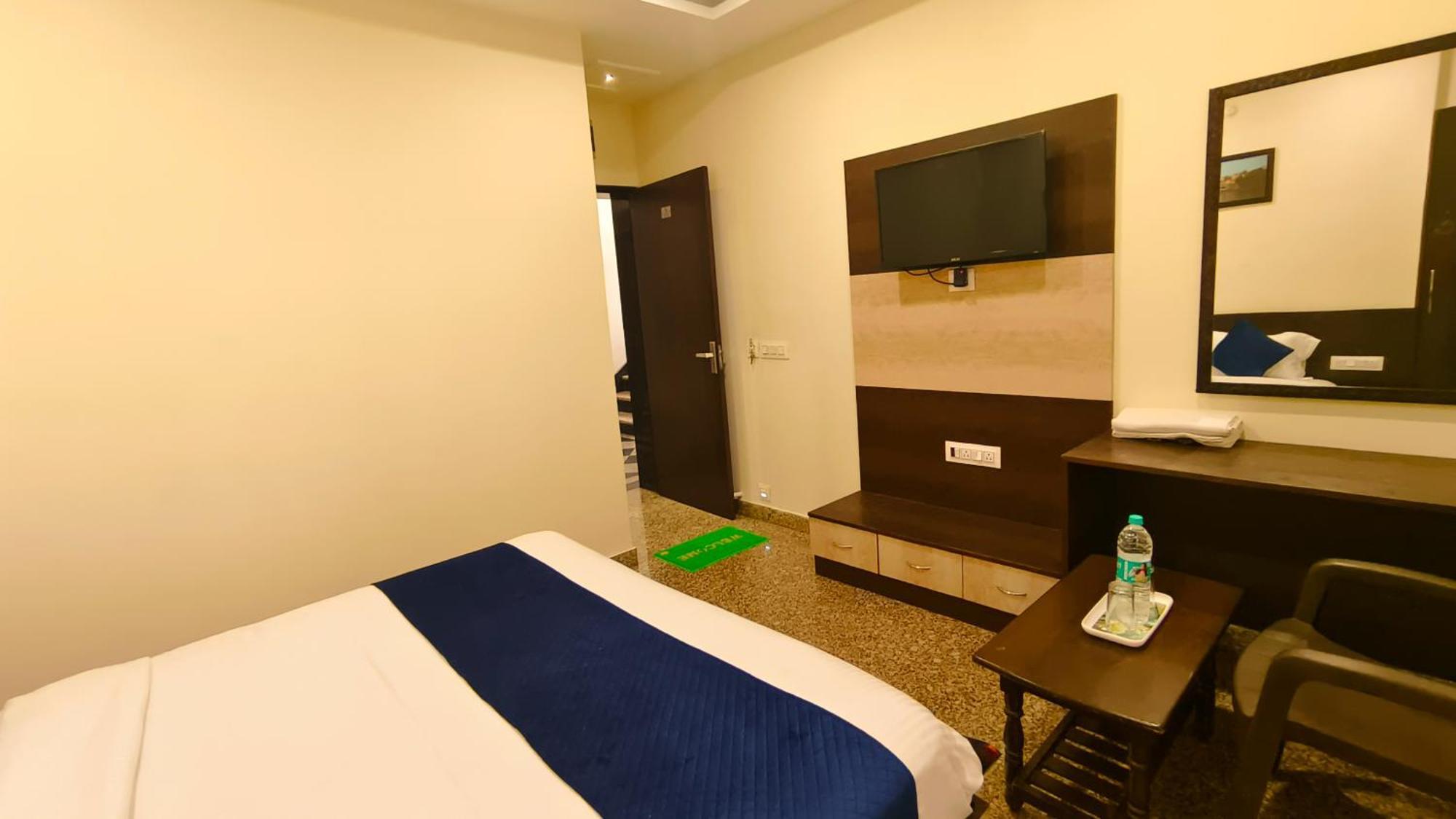 Hotel Rajputana Palace Удайпур Екстериор снимка