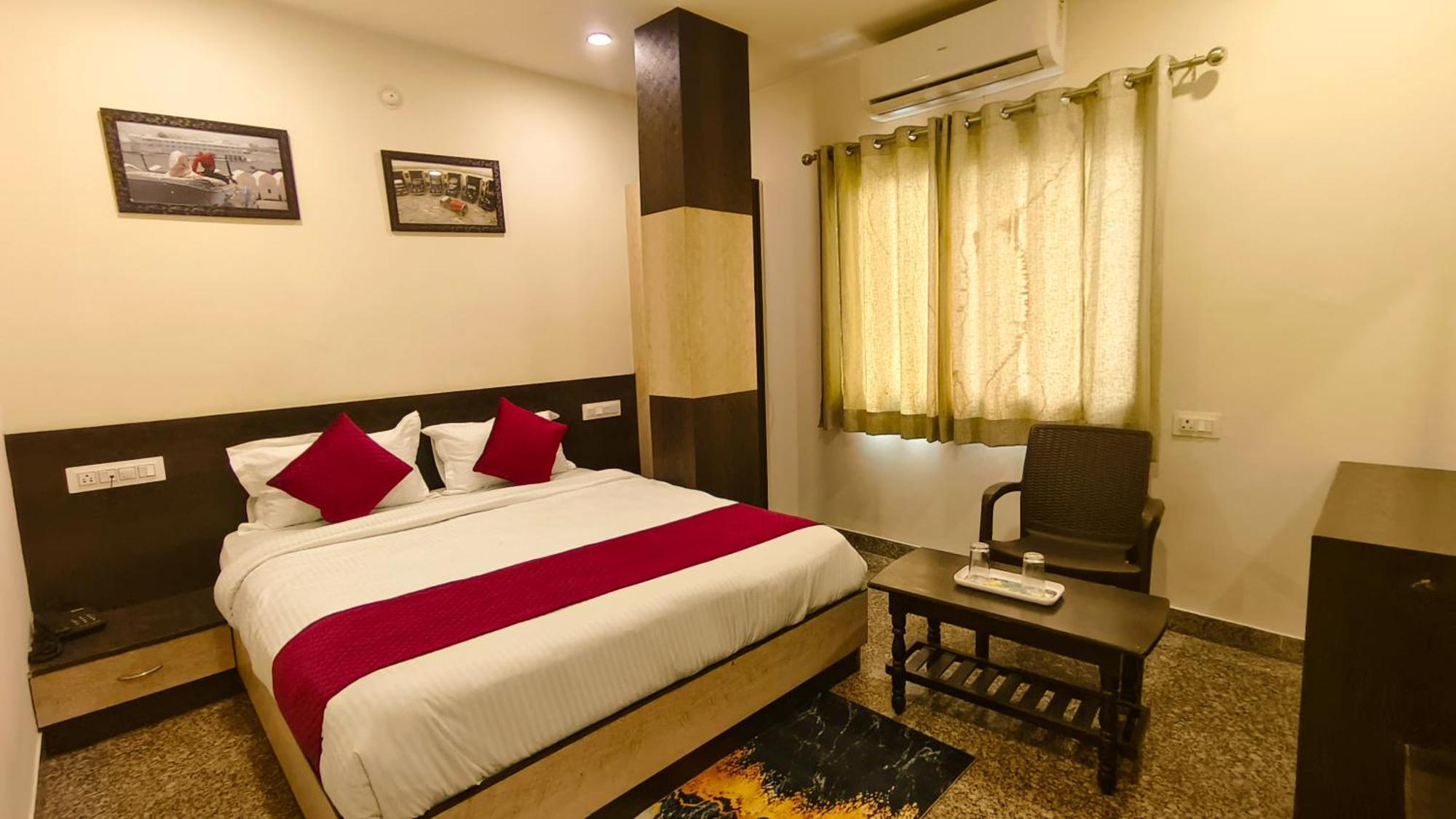 Hotel Rajputana Palace Удайпур Екстериор снимка
